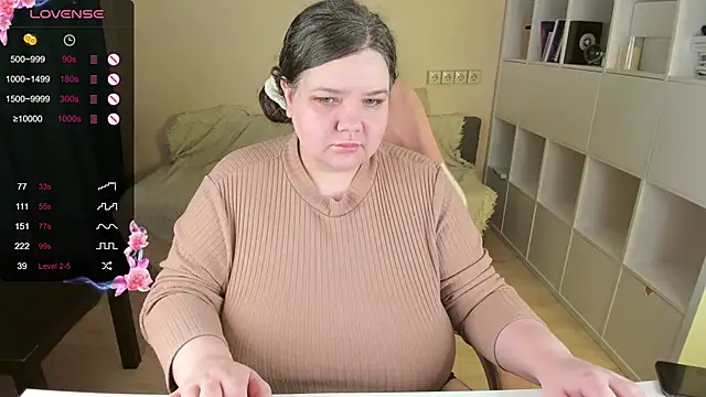 Snapshot of PlumPie chatting on October 12, 2025, 7:15 pm PlumPie online show from October 12, 2025, 7:15 pm