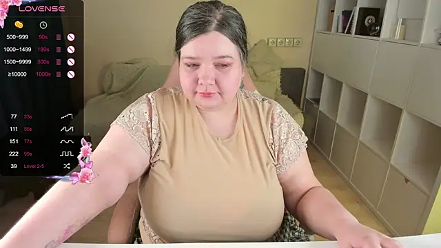 Snapshot of PlumPie chatting on November 19, 2025, 1:55 pm PlumPie online show from November 19, 2025, 1:55 pm