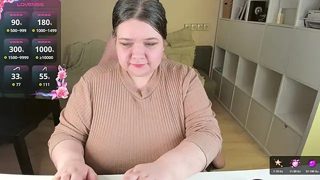 Snapshot of PlumPie chatting on December 14, 2025, 10:37 pm PlumPie online show from December 14, 2025, 10:37 pm