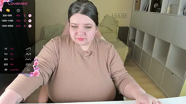 Snapshot of PlumPie chatting on December 14, 2025, 12:06 am PlumPie online show from December 14, 2025, 12:06 am