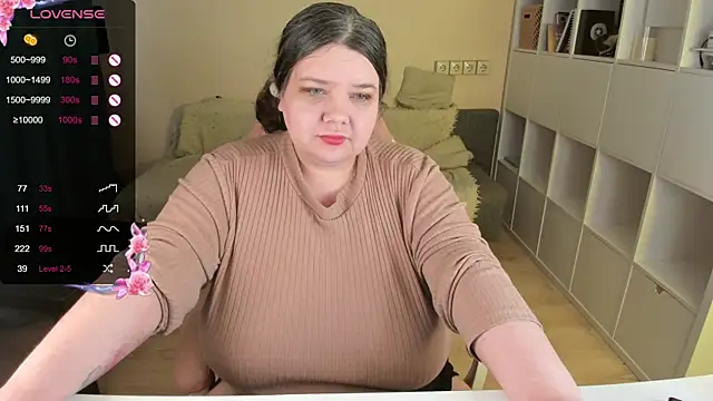 Snapshot of PlumPie chatting on December 22, 2025, 8:47 am PlumPie online show from December 22, 2025, 8:47 am