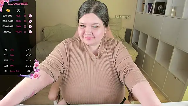 Snapshot of PlumPie chatting on November 10, 2025, 12:26 am PlumPie online show from November 10, 2025, 12:26 am