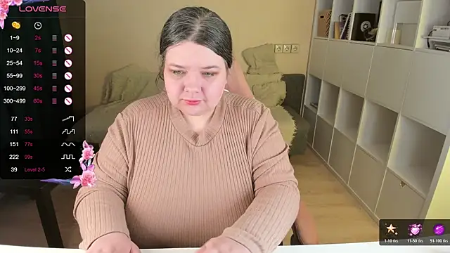 Snapshot of PlumPie chatting on December 21, 2025, 8:31 pm PlumPie online show from December 21, 2025, 8:31 pm