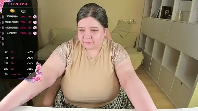 Snapshot of PlumPie chatting on October 15, 2025, 11:29 am PlumPie online show from October 15, 2025, 11:29 am