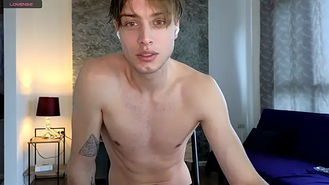 Snapshot of Cryptikov chatting on November 12, 2025, 5:11 am Cryptikov online show from November 12, 2025, 5:11 am