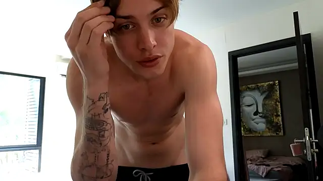 Snapshot of Cryptikov chatting on December 5, 2025, 4:44 am Cryptikov online show from December 5, 2025, 4:44 am