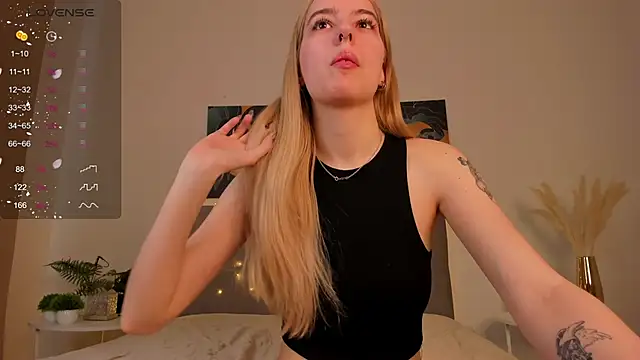 Snapshot of Fire_moth chatting on March 31, 2026, 4:03 am Fire moth online show from March 31, 2026, 4:03 am