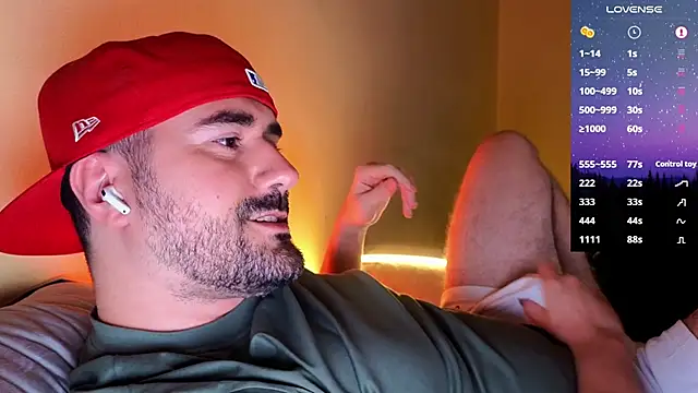 Snapshot of DominantTheo chatting on November 13, 2025, 3:43 am DominantTheo online show from November 13, 2025, 3:43 am