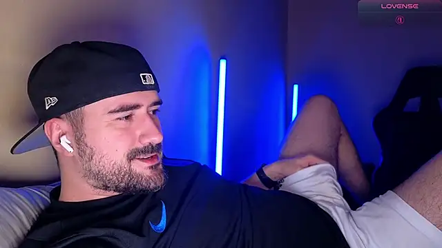 DominantTheo online show from March 22, 2026, 3:43 am