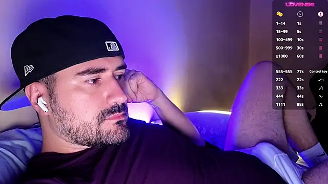 Snapshot of DominantTheo chatting on November 16, 2025, 4:06 am DominantTheo online show from November 16, 2025, 4:06 am