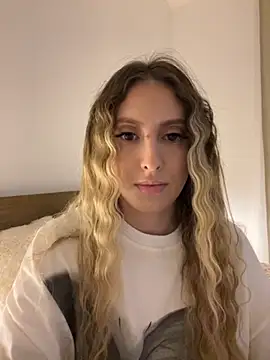 Snapshot of Eva_Ryen chatting on November 7, 2025, 5:17 pm Eva Ryen online show from November 7, 2025, 5:17 pm