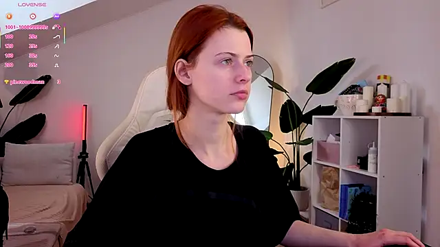 Snapshot of doll_lesli chatting on December 3, 2025, 9:53 am doll lesli online show from December 3, 2025, 9:53 am