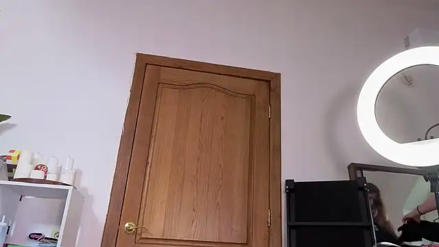 Snapshot of doll_lesli chatting on October 10, 2025, 9:21 am doll lesli online show from October 10, 2025, 9:21 am