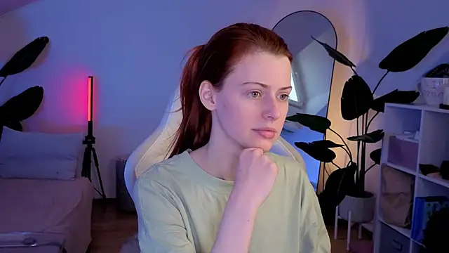 Snapshot of doll_lesli chatting on December 5, 2025, 11:31 am doll lesli online show from December 5, 2025, 11:31 am