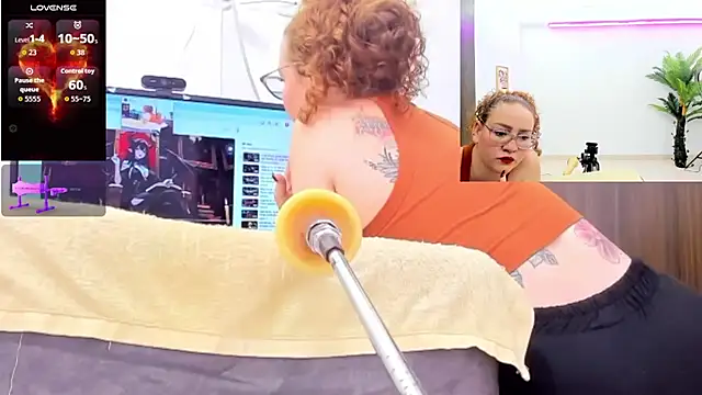 Paulina Davis  online show from November 11, 2025, 1:00 am