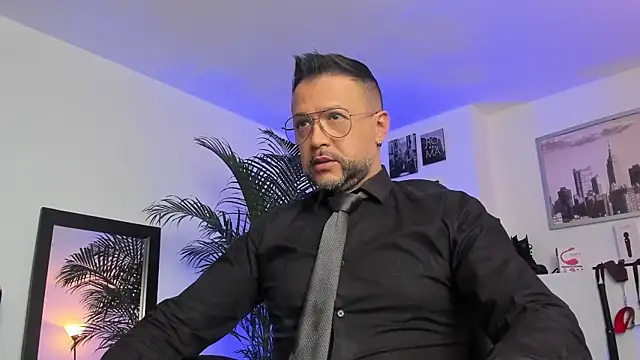 MrFrank tattoo online show from January 7, 2025, 2:30 pm