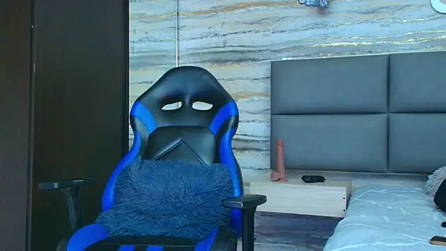 Snapshot of oliver__brown chatting on December 21, 2025, 12:13 am oliver brown online show from December 21, 2025, 12:13 am