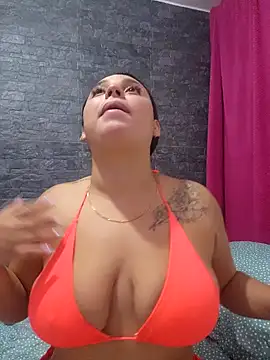 Snapshot of LizzRouse chatting on October 12, 2025, 12:23 am LizzRouse online show from October 12, 2025, 12:23 am