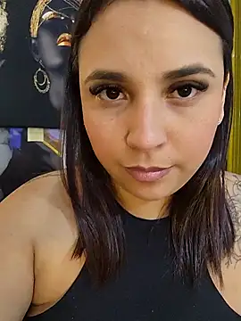 Snapshot of LizzRouse chatting on May 4, 2026, 9:17 pm LizzRouse online show from May 4, 2026, 9:17 pm
