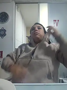 Snapshot of LizzRouse chatting on October 23, 2025, 12:15 pm LizzRouse online show from October 23, 2025, 12:15 pm