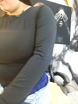 Snapshot of LizzRouse chatting on May 10, 2026, 12:31 pm LizzRouse online show from May 10, 2026, 12:31 pm