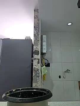 Snapshot of LizzRouse chatting on October 20, 2025, 5:13 pm LizzRouse online show from October 20, 2025, 5:13 pm