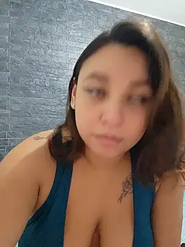 Snapshot of LizzRouse chatting on November 19, 2025, 5:35 pm LizzRouse online show from November 19, 2025, 5:35 pm