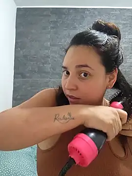 Snapshot of LizzRouse chatting on November 18, 2025, 9:40 pm LizzRouse online show from November 18, 2025, 9:40 pm