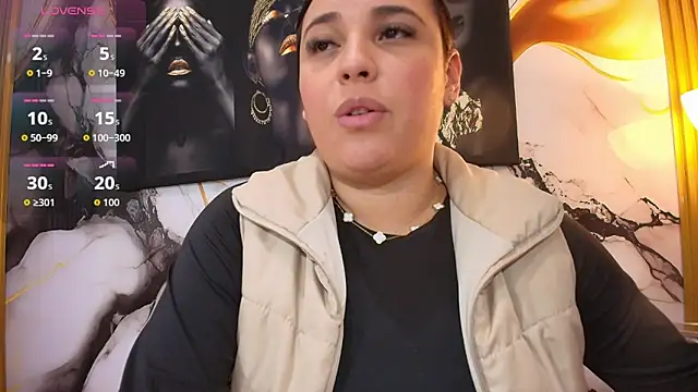 Snapshot of LizzRouse chatting on April 16, 2026, 9:26 pm LizzRouse online show from April 16, 2026, 9:26 pm