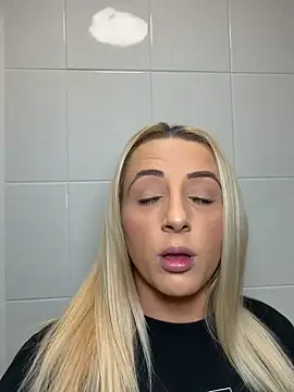 Snapshot of Strongqueen chatting on November 21, 2025, 6:51 pm Strongqueen online show from November 21, 2025, 6:51 pm