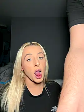 Snapshot of Strongqueen chatting on October 31, 2025, 7:21 pm Strongqueen online show from October 31, 2025, 7:21 pm