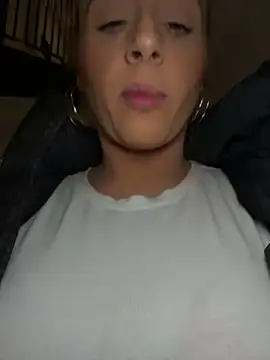 Snapshot of Strongqueen chatting on November 9, 2025, 8:57 pm Strongqueen online show from November 9, 2025, 8:57 pm