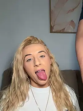 Strongqueen online show from May 3, 2026, 4:10 pm