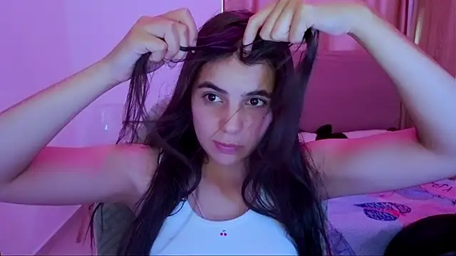 Snapshot of _elenna chatting on June 23, 2026, 5:33 pm elenna online show from June 23, 2026, 5:33 pm