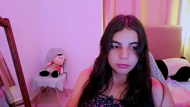 Snapshot of _elenna chatting on June 5, 2026, 6:02 pm elenna online show from June 5, 2026, 6:02 pm