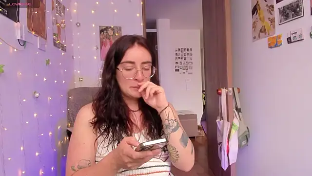 Snapshot of linda_giggle chatting on November 6, 2025, 3:16 pm linda giggle online show from November 6, 2025, 3:16 pm