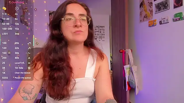 Snapshot of linda_giggle chatting on December 5, 2025, 3:32 pm linda giggle online show from December 5, 2025, 3:32 pm