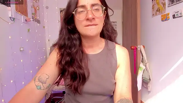 Snapshot of linda_giggle chatting on October 21, 2025, 1:32 pm linda giggle online show from October 21, 2025, 1:32 pm