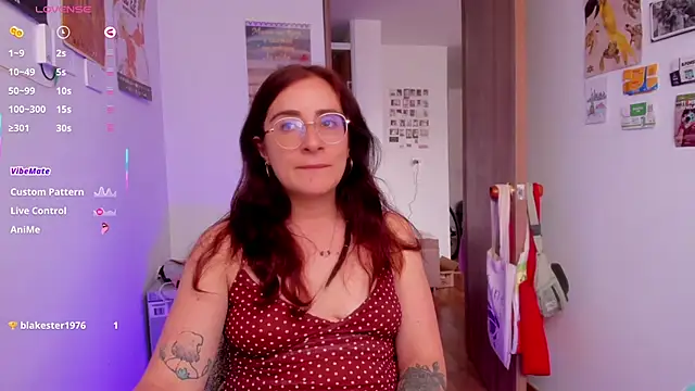 Snapshot of linda_giggle chatting on May 11, 2026, 4:04 pm linda giggle online show from May 11, 2026, 4:04 pm