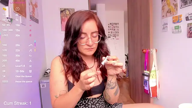 Snapshot of linda_giggle chatting on May 5, 2026, 2:42 pm linda giggle online show from May 5, 2026, 2:42 pm