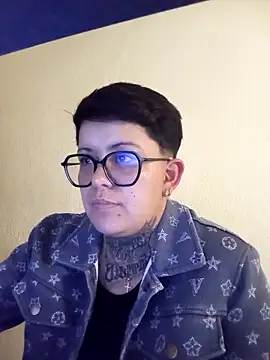 Snapshot of thebestclit777 chatting on March 1, 2026, 4:45 am thebestclit777 online show from March 1, 2026, 4:45 am