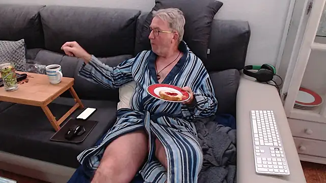 Nudelschwanz online show from March 3, 2025, 4:36 pm