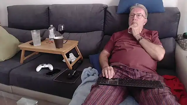 Nudelschwanz online show from April 25, 2026, 3:31 pm