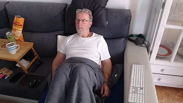 Nudelschwanz online show from March 9, 2025, 3:49 pm