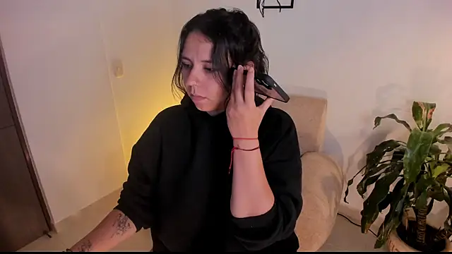 Amber  Davis online show from November 20, 2025, 8:31 pm