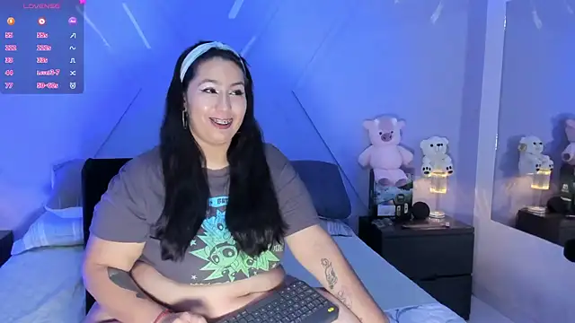 Snapshot of emmajohnss chatting on June 24, 2026, 4:00 am emmajohnss online show from June 24, 2026, 4:00 am