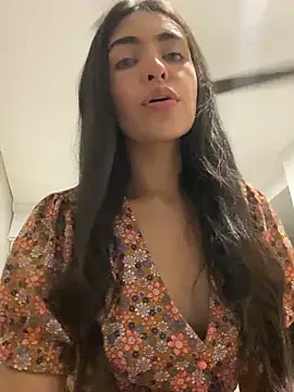 Snapshot of DaphneUwu chatting on April 10, 2026, 1:23 am DaphneUwu online show from April 10, 2026, 1:23 am