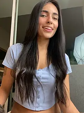 Snapshot of DaphneUwu chatting on April 29, 2026, 1:32 am DaphneUwu online show from April 29, 2026, 1:32 am