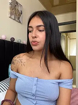 Snapshot of DaphneUwu chatting on December 13, 2024, 5:54 pm DaphneUwu online show from December 13, 2024, 5:54 pm