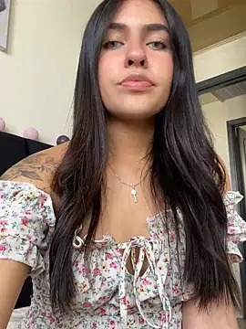 Snapshot of DaphneUwu chatting on March 12, 2025, 2:45 pm DaphneUwu online show from March 12, 2025, 2:45 pm
